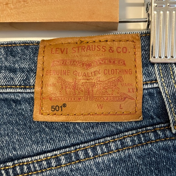 Levi’s wedgie straight medium wash 🥰🥰🥰 - Picture 7 of 13